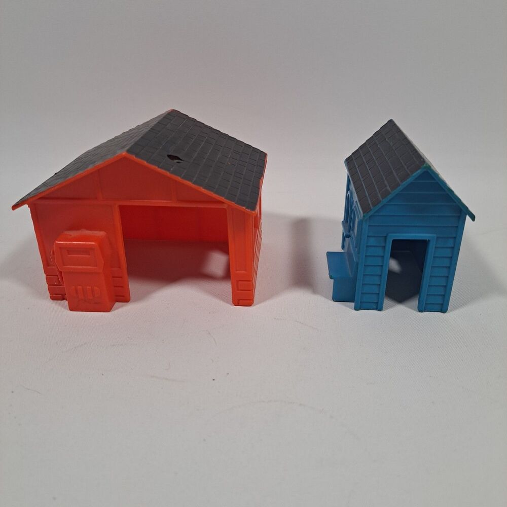 VTG Lot 2 1972 Mattel Putt-Putt Railroad Buildings Gas Station Depot House
